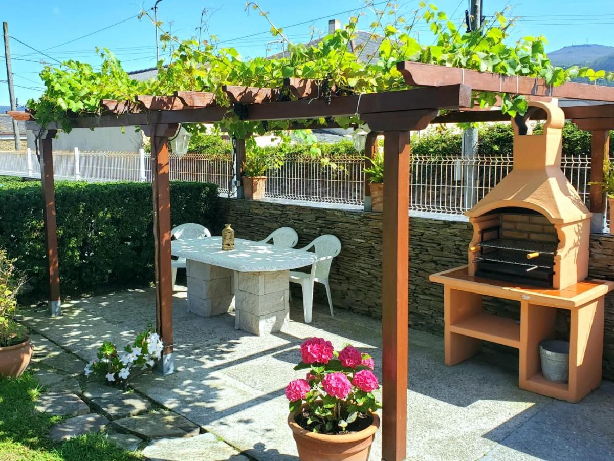 Apartamentos Turisticos Rosa Ribadeo Buitenkant foto